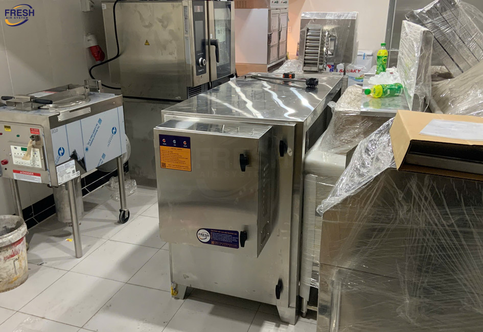 xu-ly-khi-thai-nha-hang-ga-ran-bang-may-loc-tinh-dien