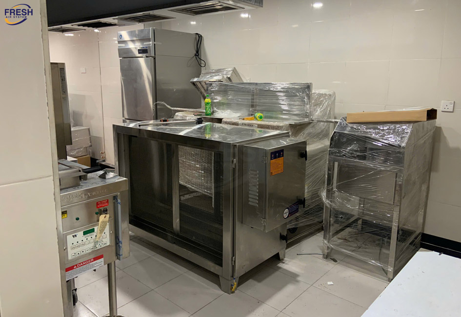 xu-ly-khi-thai-nha-hang-ga-ran-bang-may-loc-tinh-dien